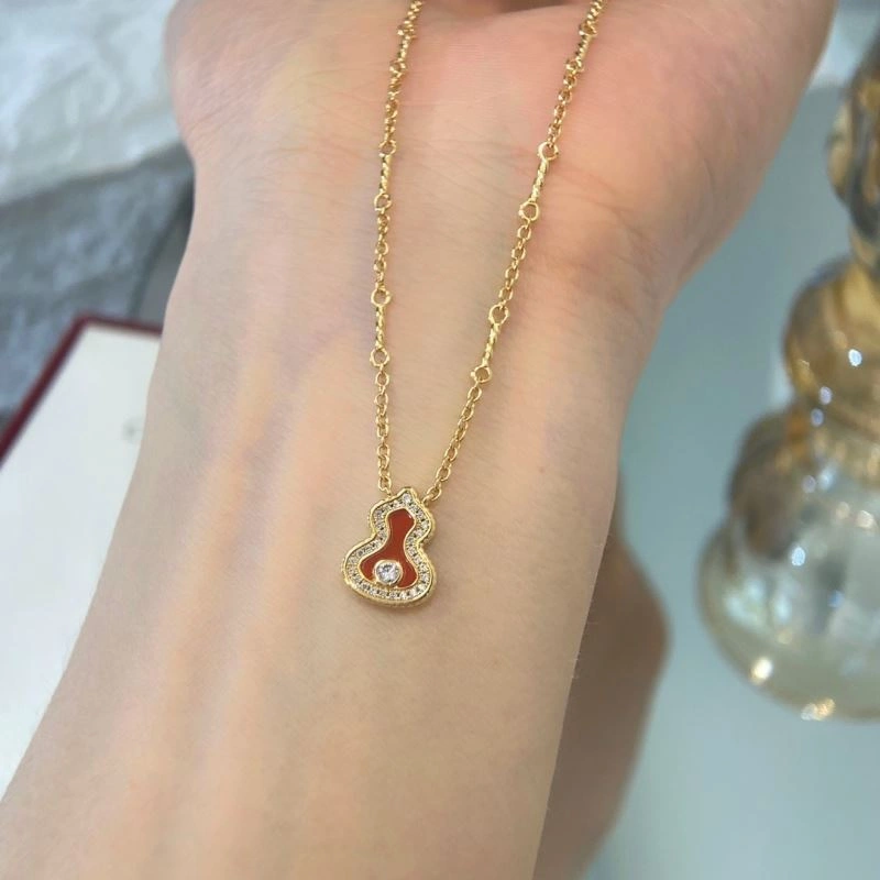 Stylish Qeelin Necklaces 213383