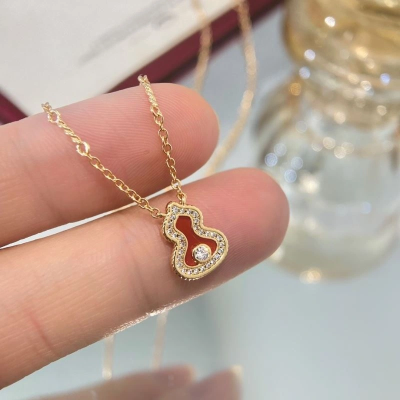 Stylish Qeelin Necklaces 213383