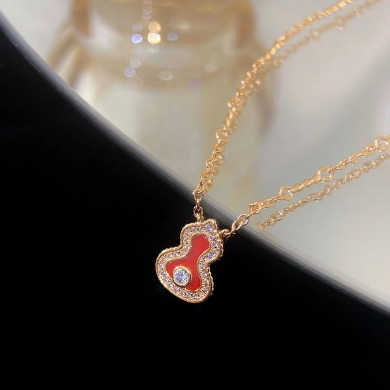 Stylish Qeelin Necklaces 213383