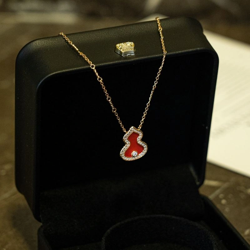 FastDry Qeelin Necklaces 213390