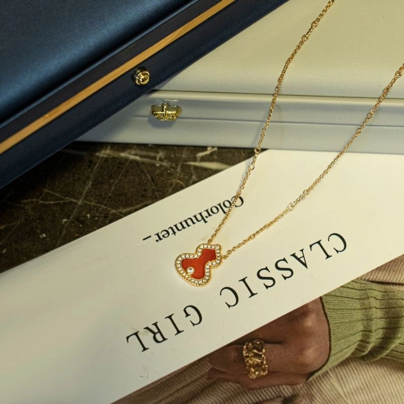 FastDry Qeelin Necklaces 213390