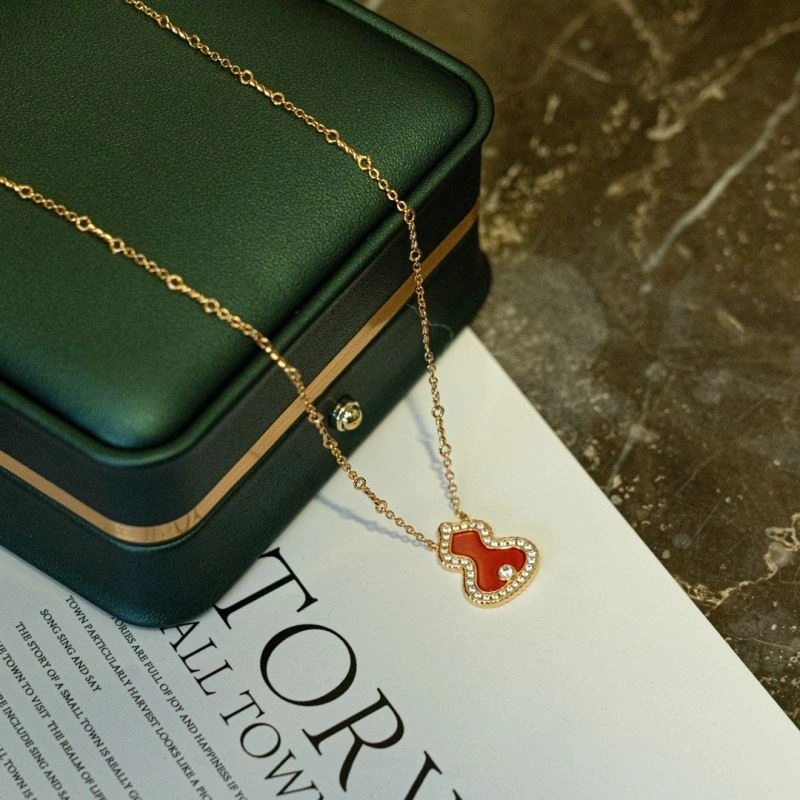 FastDry Qeelin Necklaces 213390