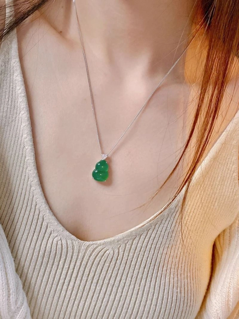 Qeelin Necklaces ModernLook 214470