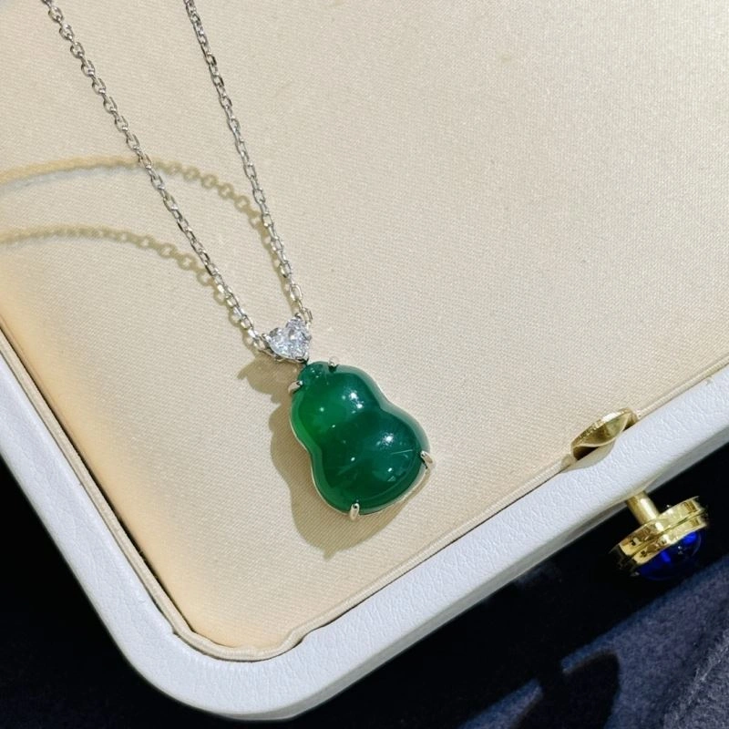 Qeelin Necklaces ModernLook 214470