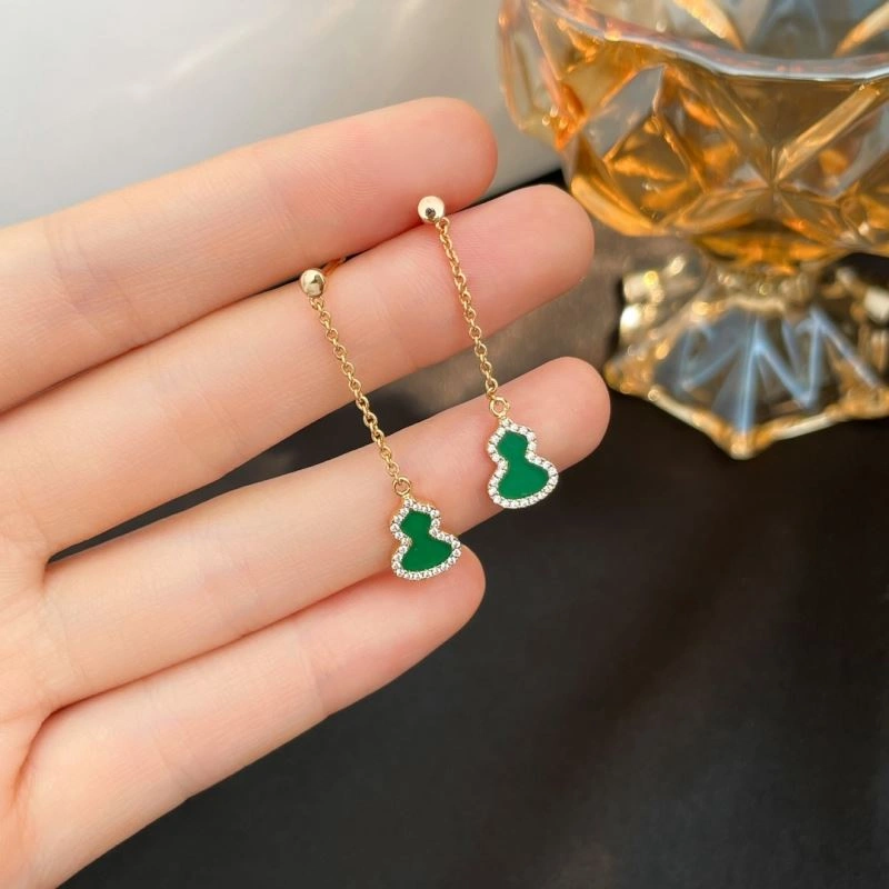 FastDry Qeelin Necklaces 214471