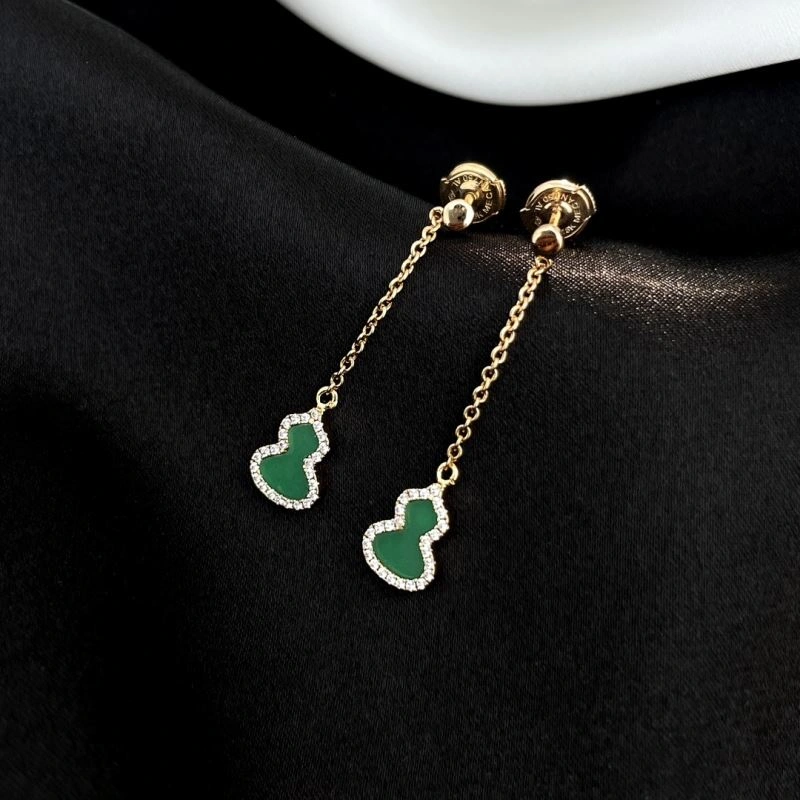 FastDry Qeelin Necklaces 214471