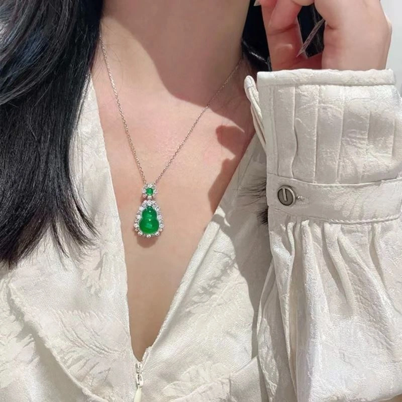 Effortless Qeelin Necklaces 212837