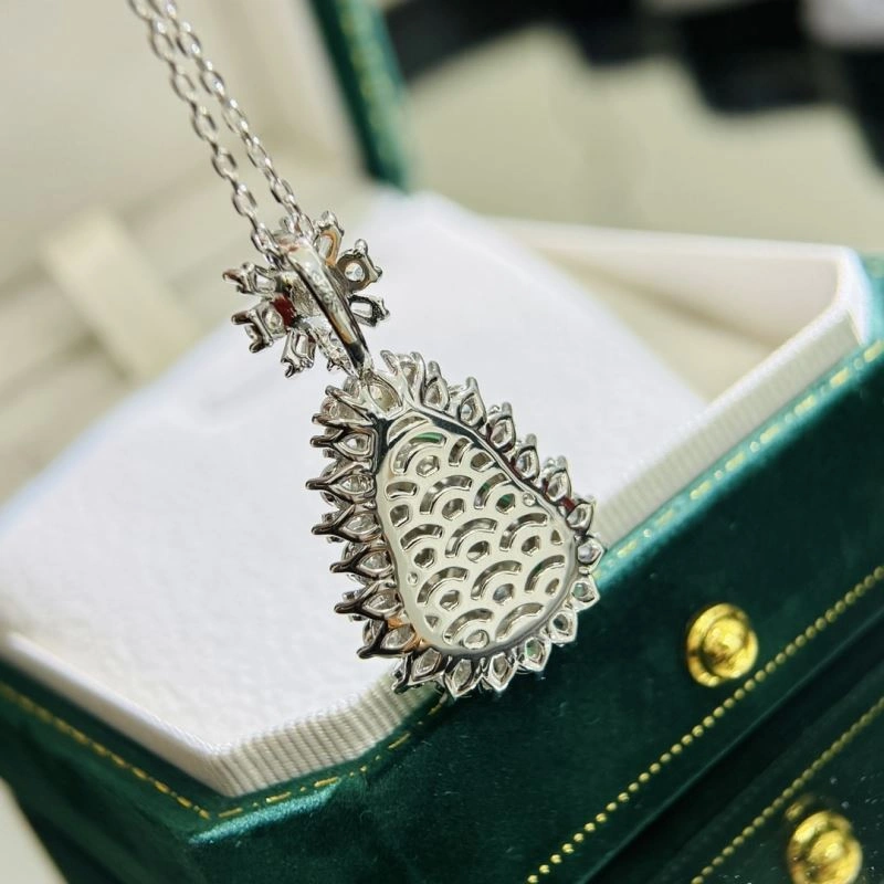 Effortless Qeelin Necklaces 212837