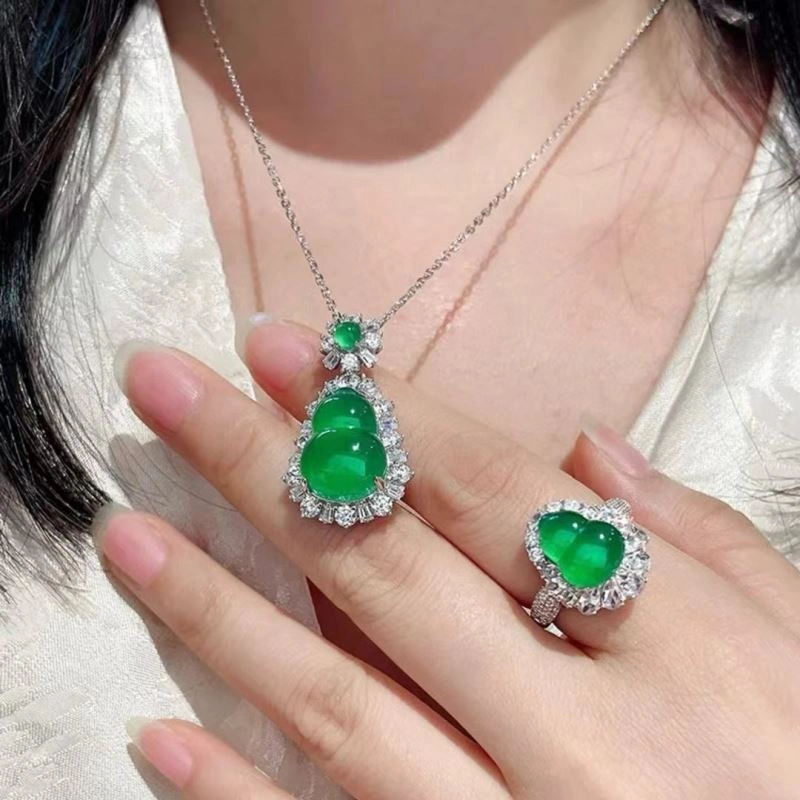 Effortless Qeelin Necklaces 212837
