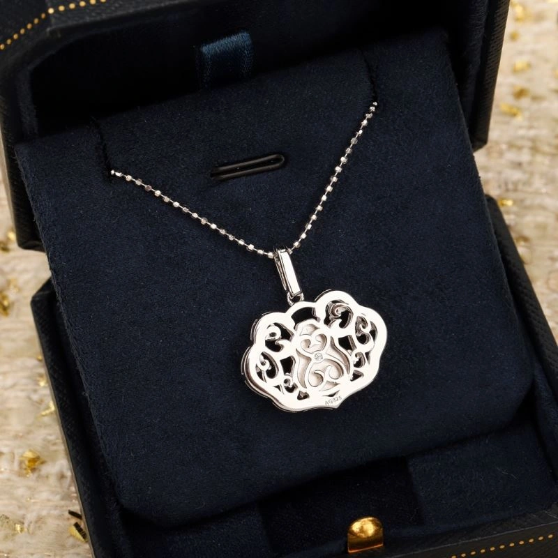 Trendsetting Qeelin Necklaces 212834