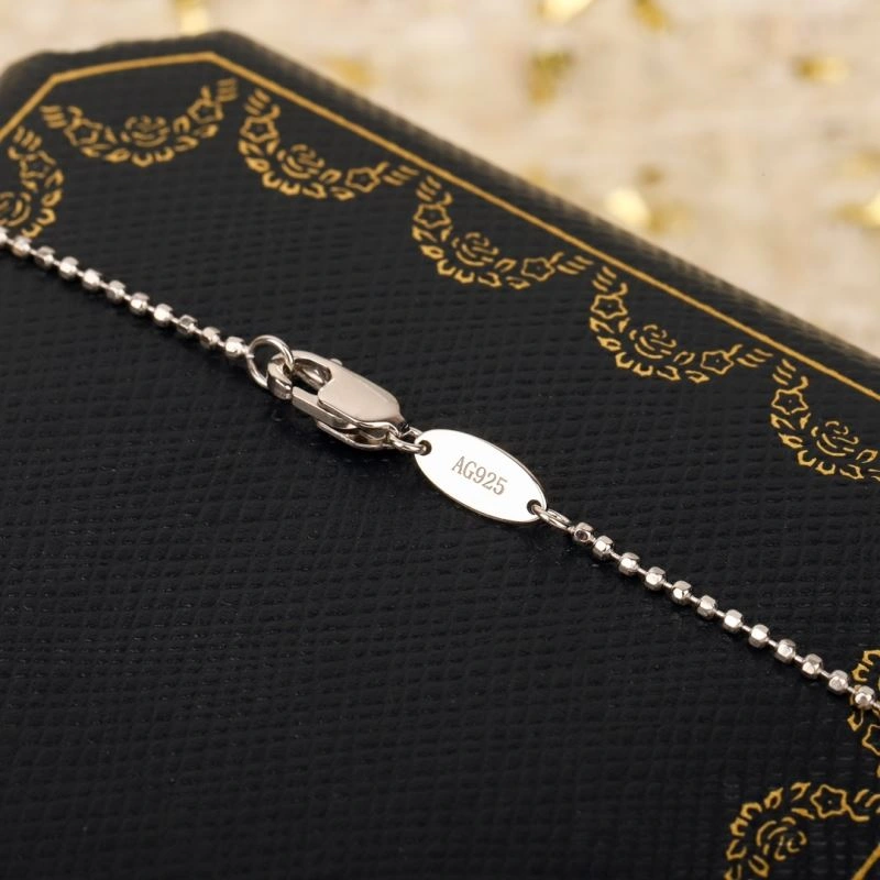 Trendsetting Qeelin Necklaces 212834