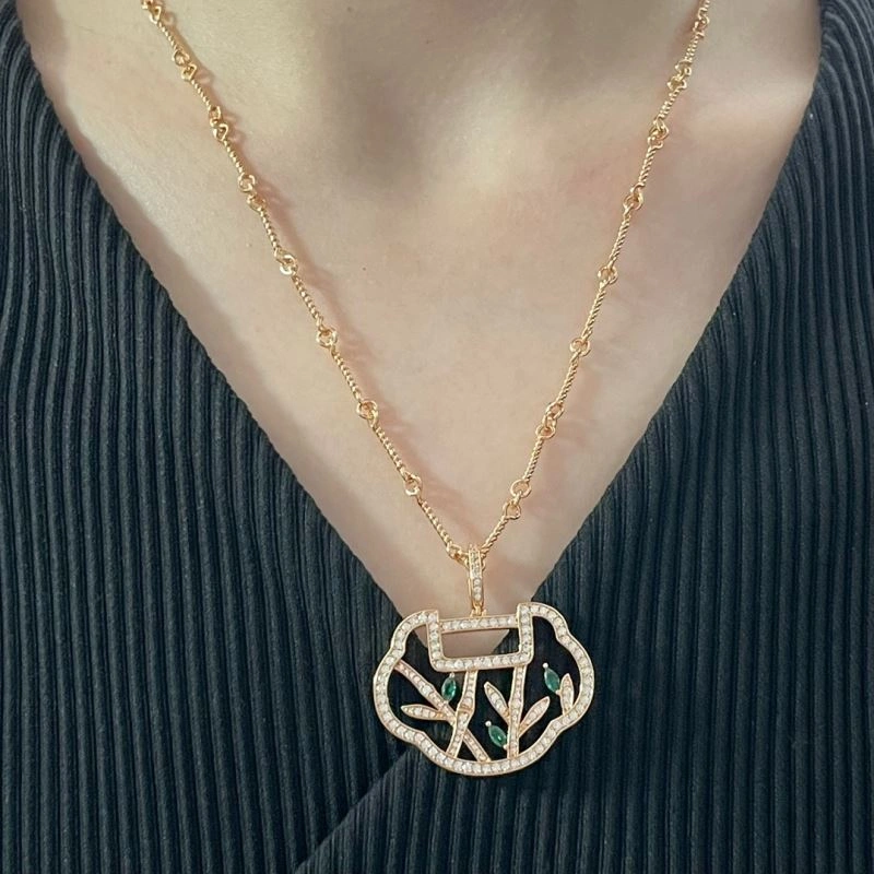 Qeelin Necklaces TimelessDesign 211702