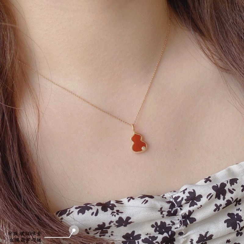 Casual Qeelin Necklaces 211684