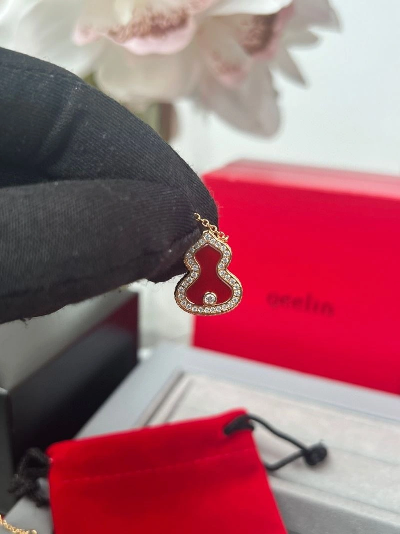 EyeCatching Qeelin Necklaces 211674