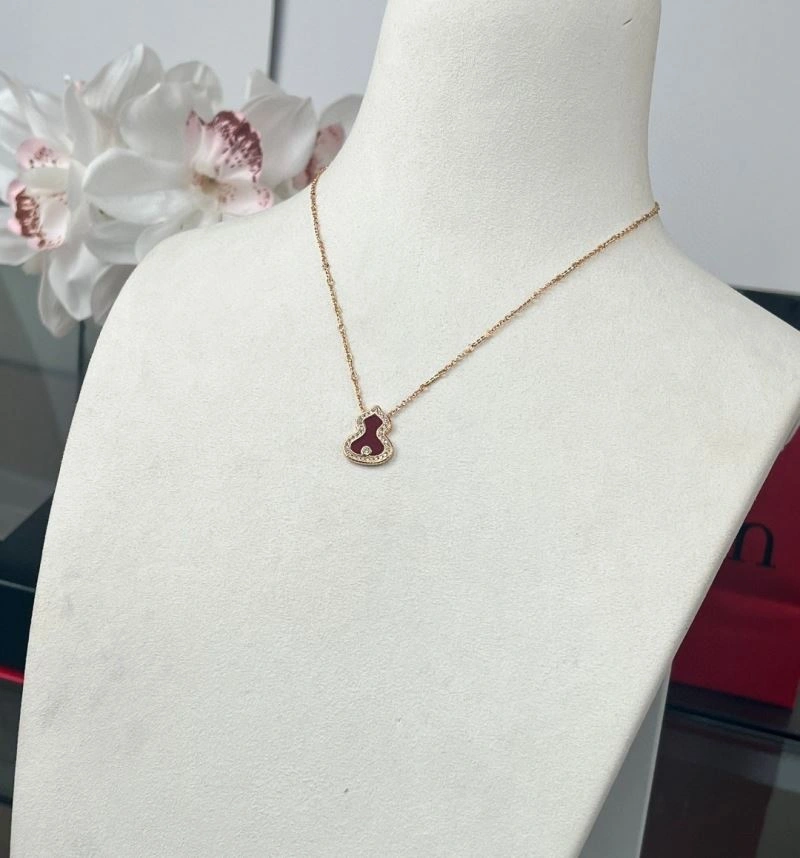 EyeCatching Qeelin Necklaces 211674