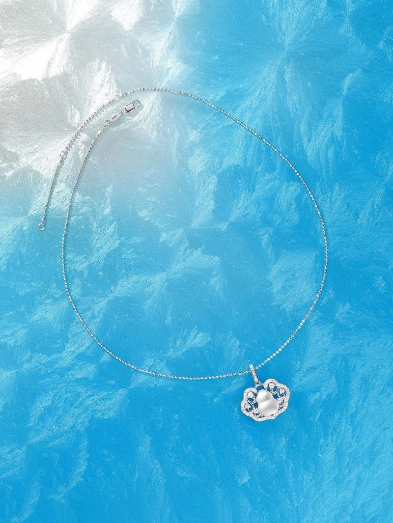 Trendsetting Qeelin Necklaces 211666