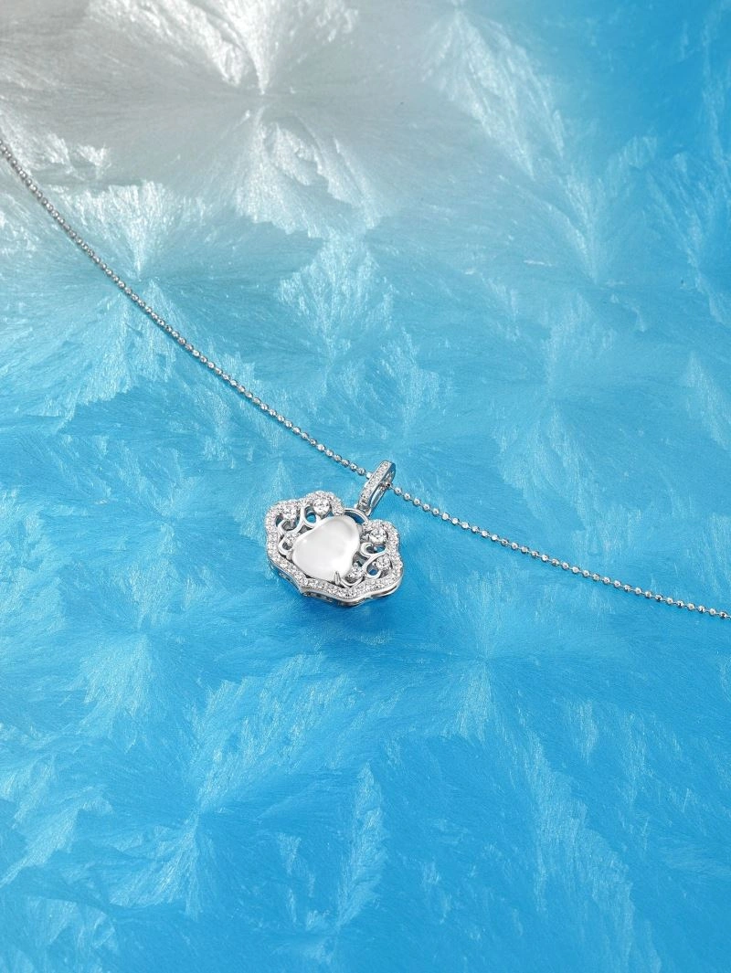 Trendsetting Qeelin Necklaces 211666
