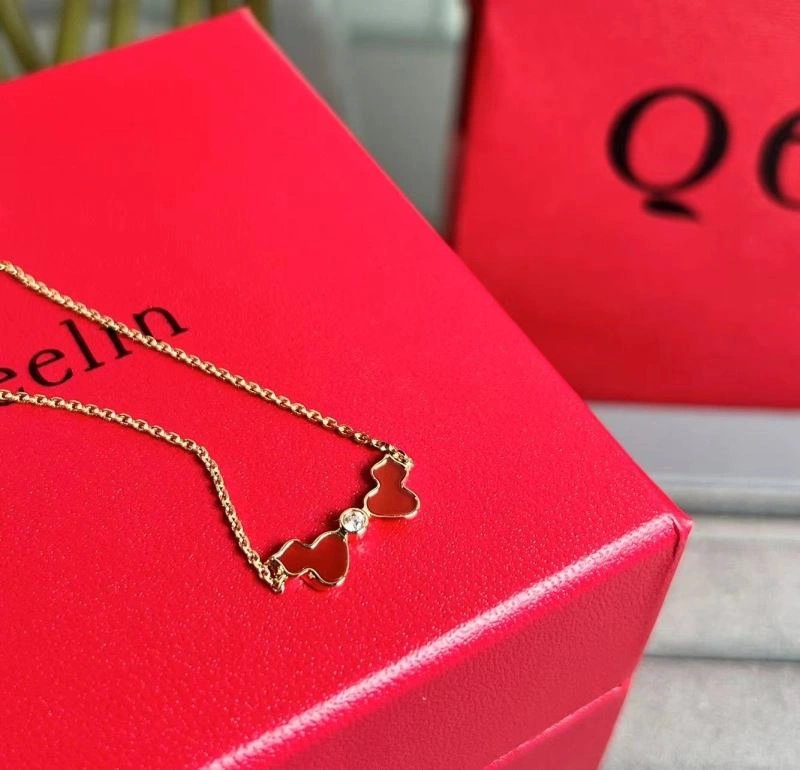 Bold Qeelin Necklaces 211671