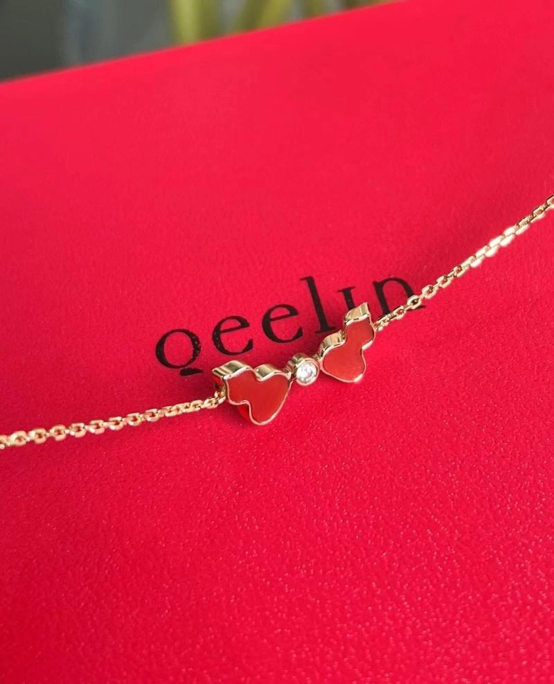 Bold Qeelin Necklaces 211671