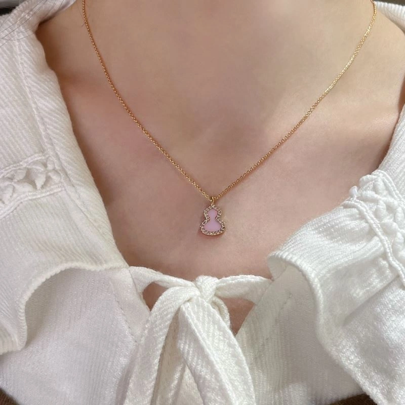 Seasonal Qeelin Necklaces 211108