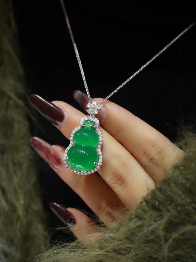Qeelin Necklaces Premium 211081