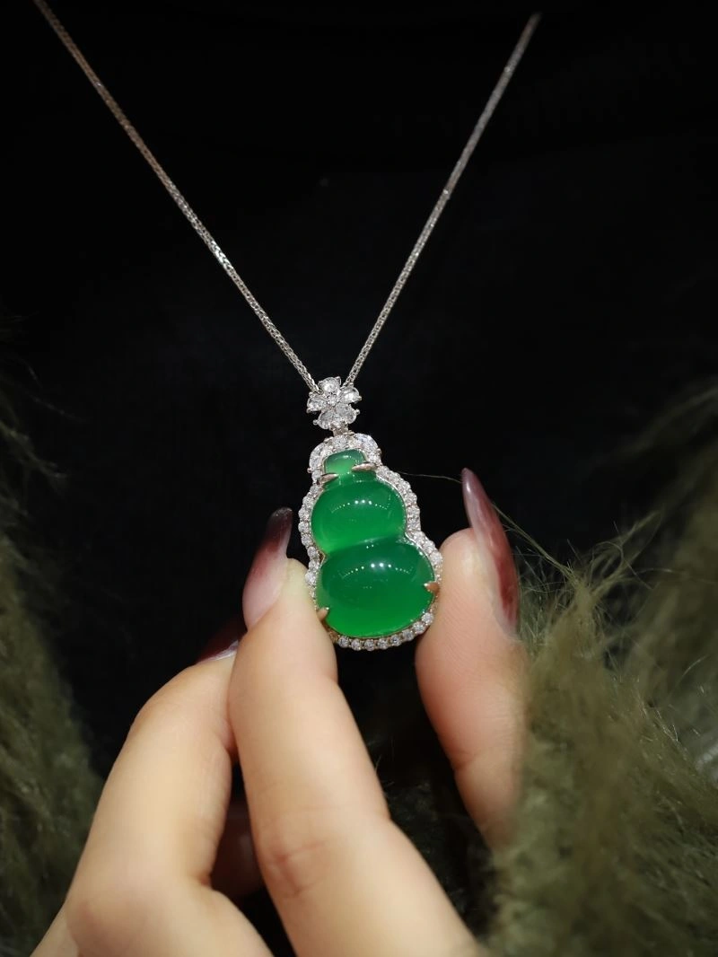 Qeelin Necklaces Premium 211081