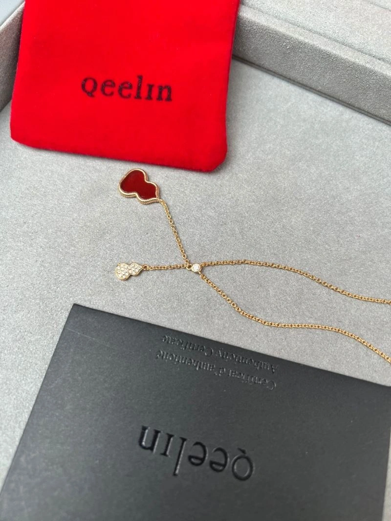 TechFriendly Qeelin Necklaces 211072