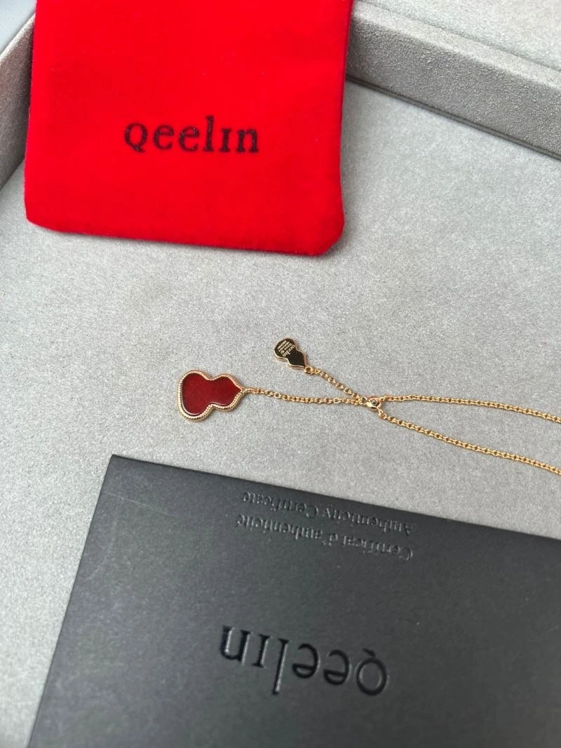 TechFriendly Qeelin Necklaces 211072