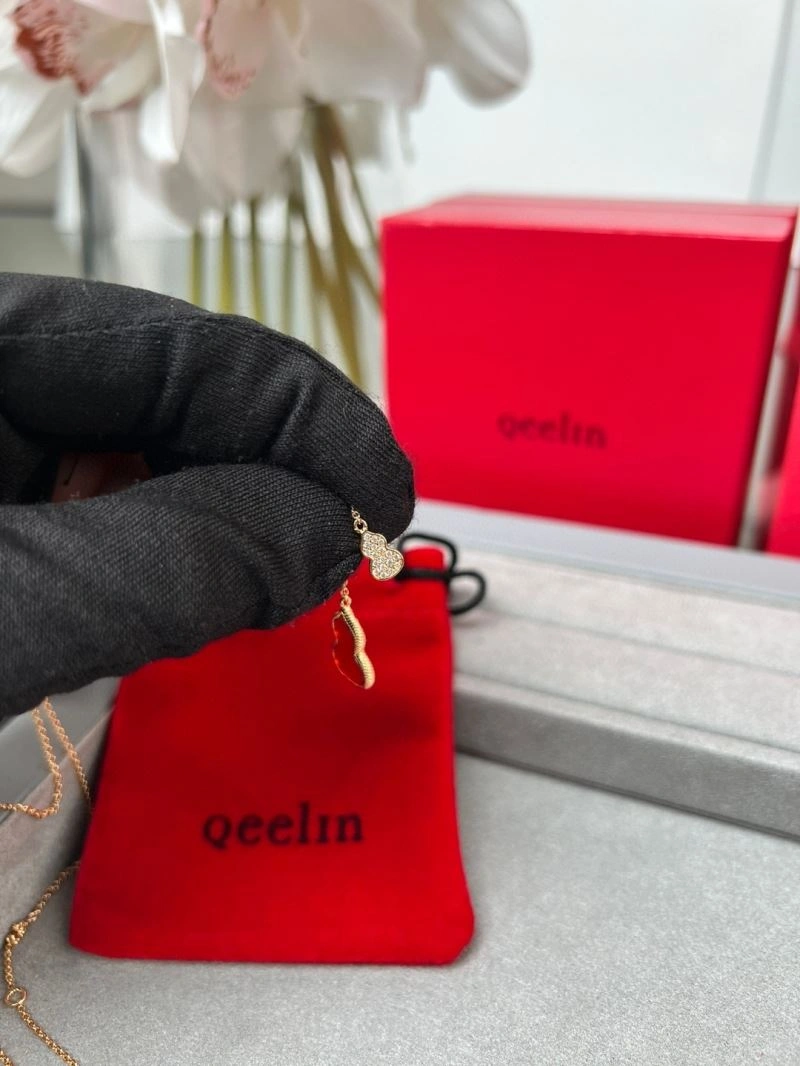 TechFriendly Qeelin Necklaces 211072