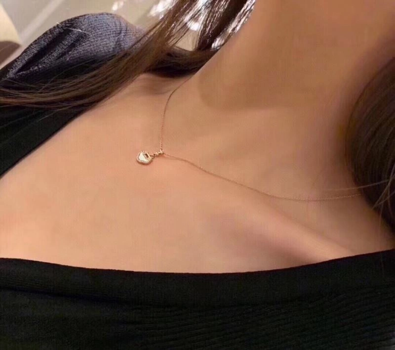 Sophisticated Qeelin Necklaces 211070