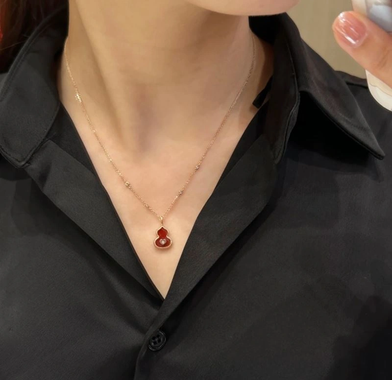 UrbanStyle Qeelin Necklaces 211066