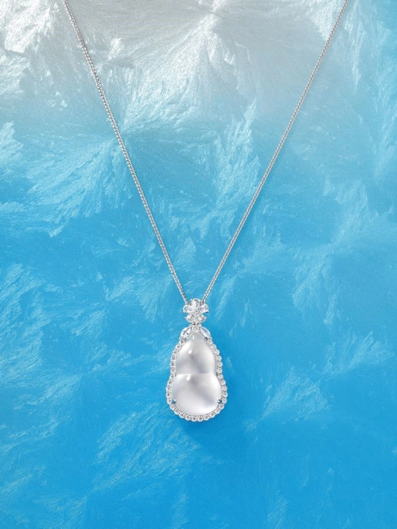 Qeelin Necklaces Sleek 210391