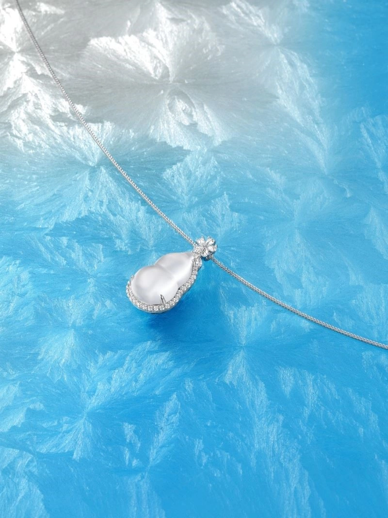 Qeelin Necklaces Sleek 210391