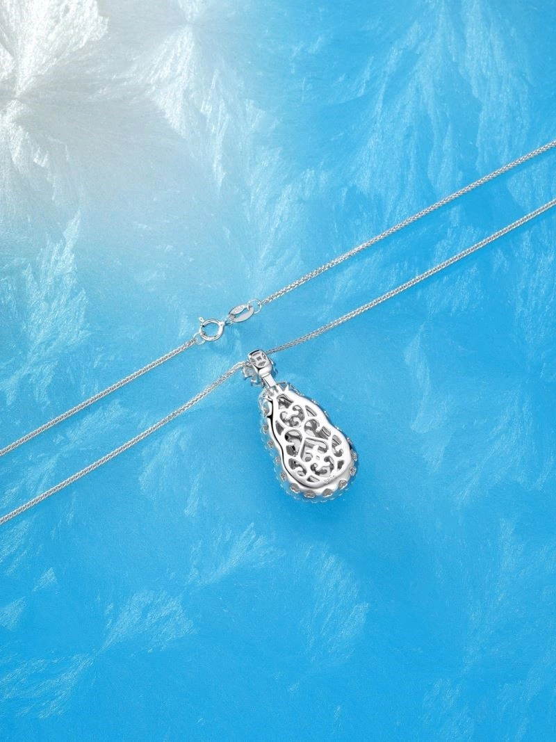 Qeelin Necklaces Sleek 210391