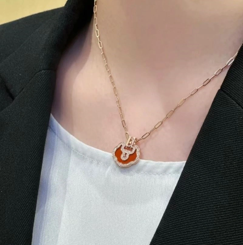 Qeelin Necklaces TechFriendly 210388