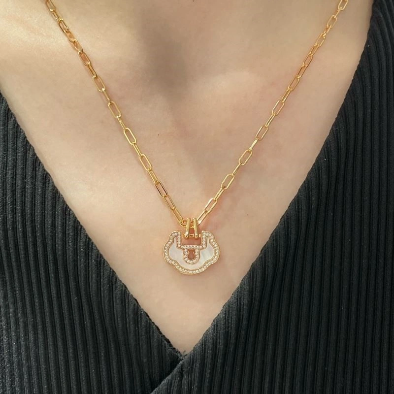 WaterResistant Qeelin Necklaces 210382
