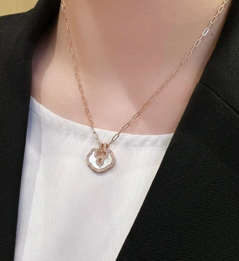 WaterResistant Qeelin Necklaces 210382