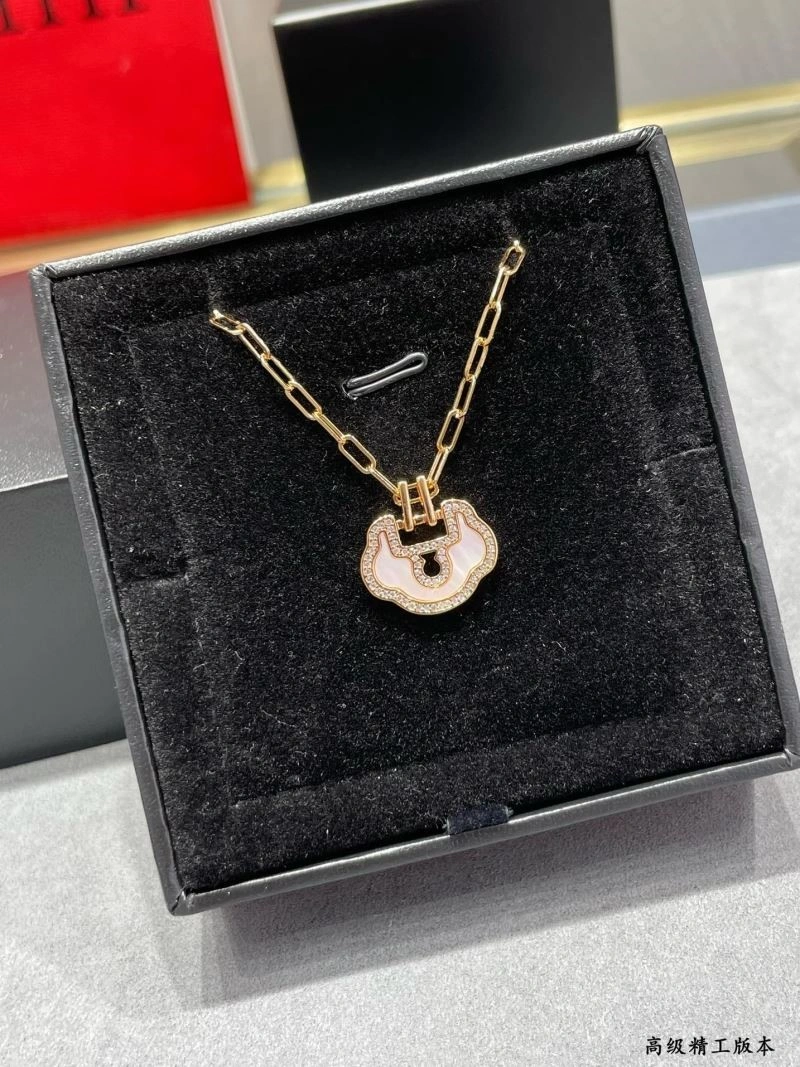 WaterResistant Qeelin Necklaces 210382