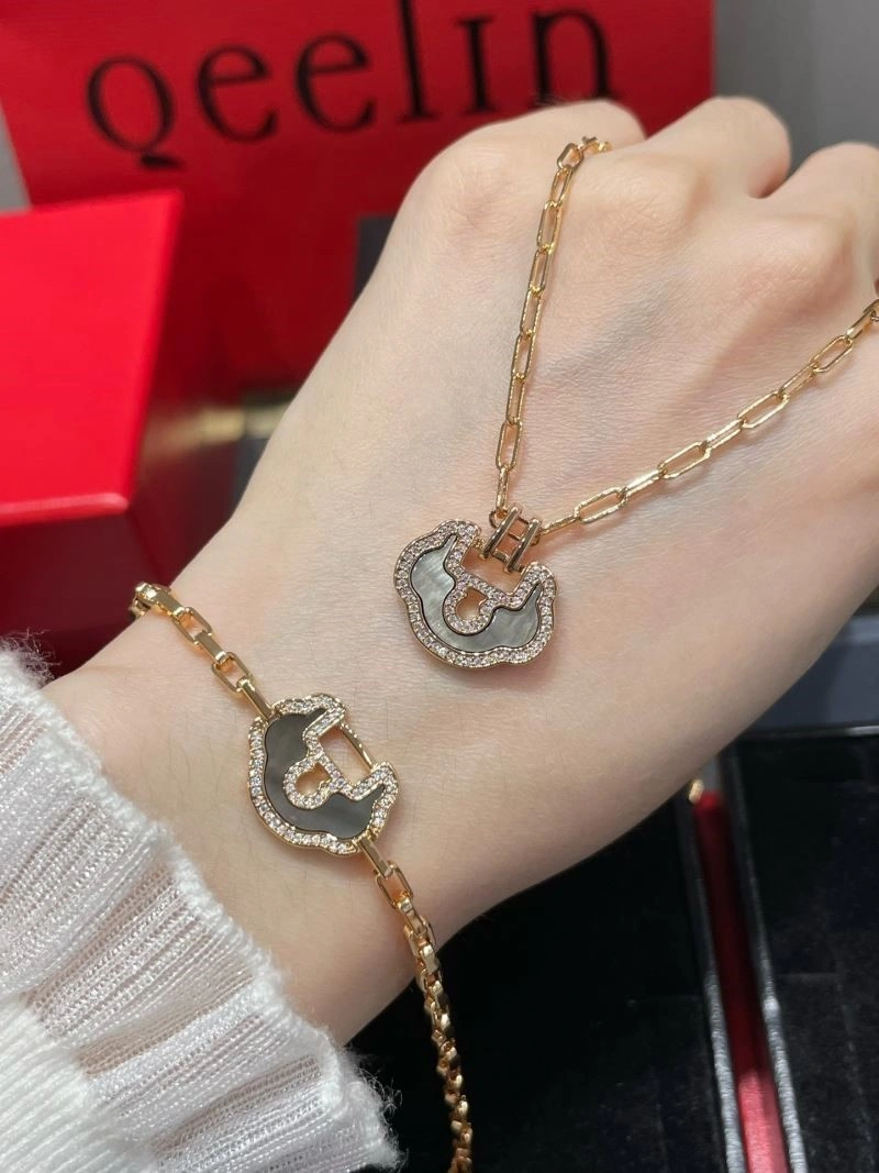 Stretchable Qeelin Necklaces 210387