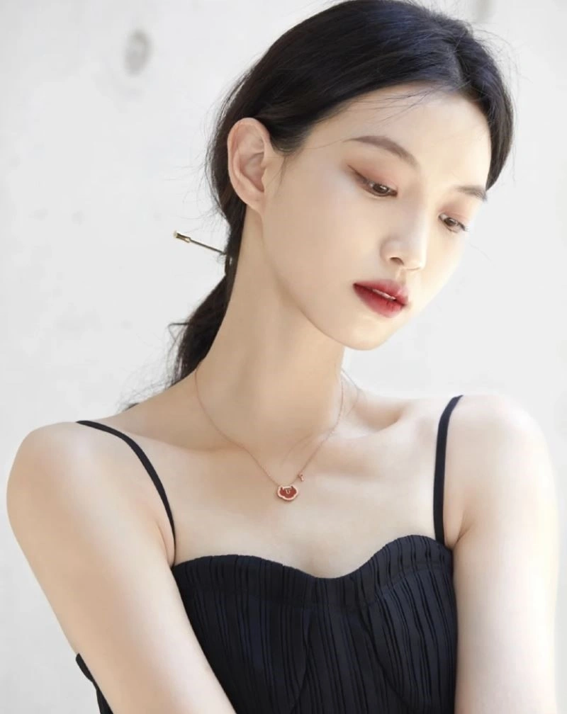 Flexible Qeelin Necklaces 210380