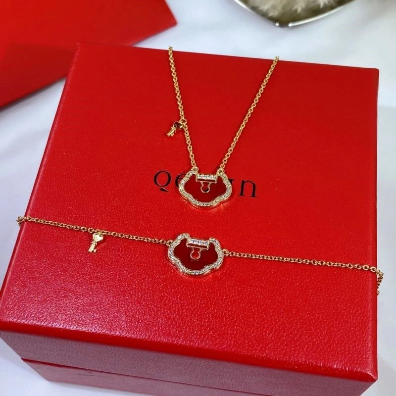 Flexible Qeelin Necklaces 210380