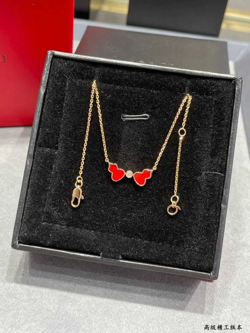 TechFriendly Qeelin Necklaces 210370