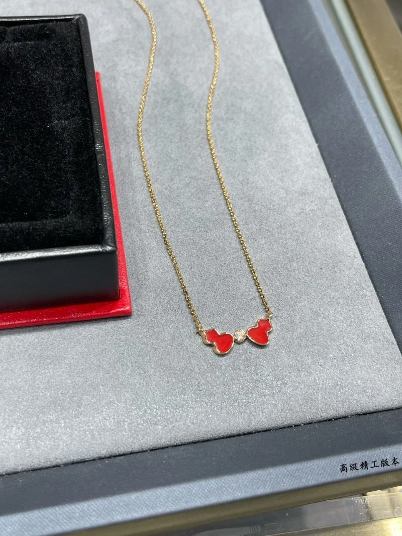 TechFriendly Qeelin Necklaces 210370