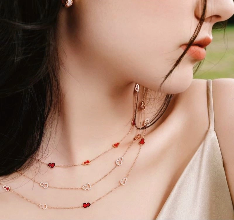 FreshLook Qeelin Necklaces 210363