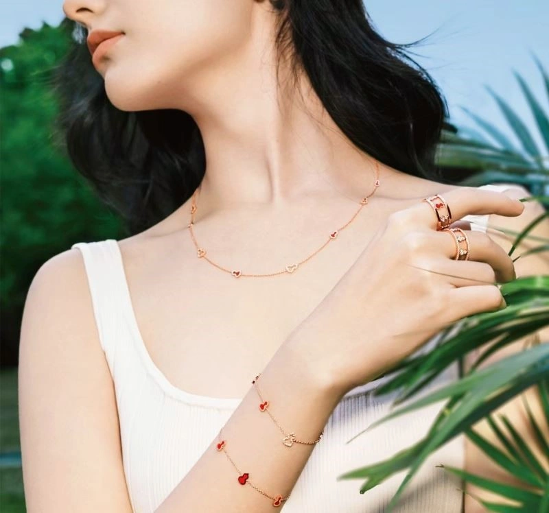 FreshLook Qeelin Necklaces 210363