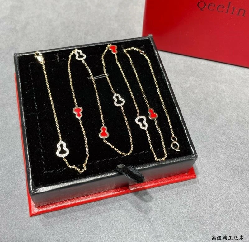 FreshLook Qeelin Necklaces 210363