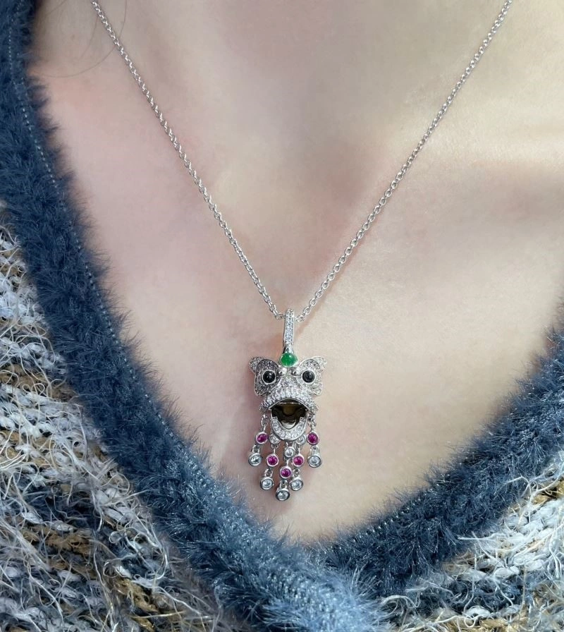Compact Qeelin Necklaces 210383