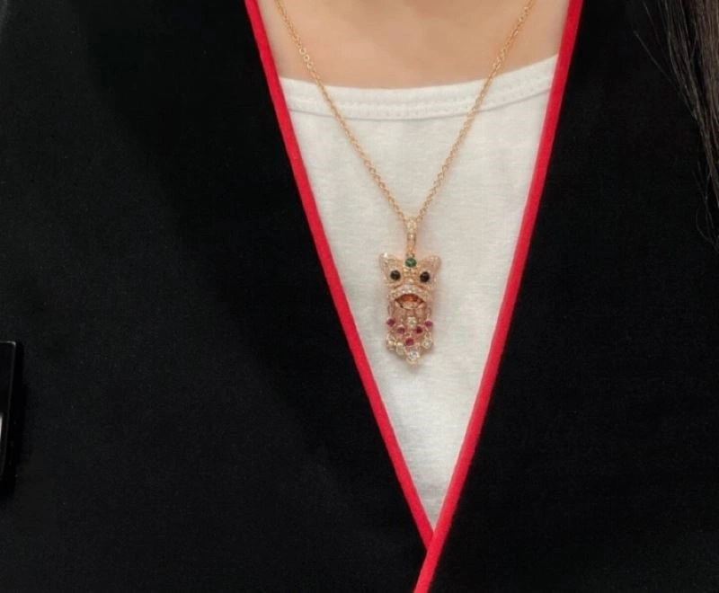 Compact Qeelin Necklaces 210383