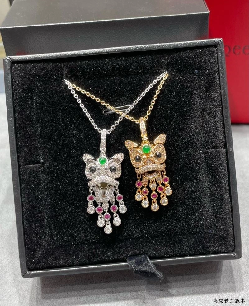 Compact Qeelin Necklaces 210383