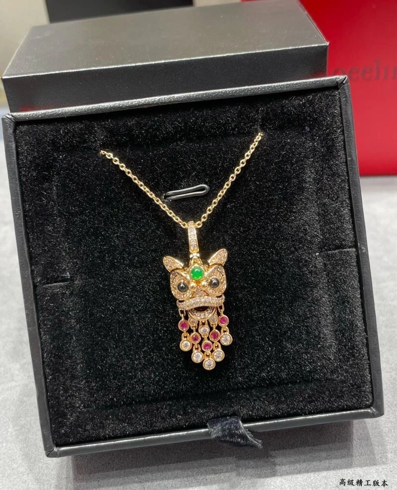 Compact Qeelin Necklaces 210383